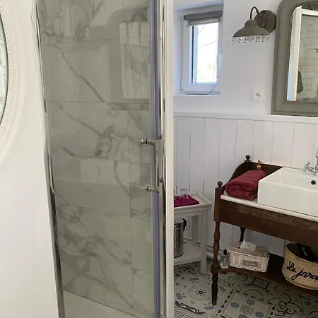 Le Jardin-chambres D'hotes En Baie Bed & Breakfast 4*