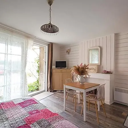 Le Jardin-chambres D'hotes En Baie Bed & Breakfast
