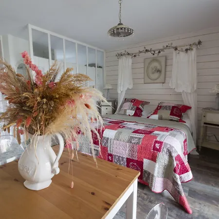 Couette-café Le Jardin-chambres D'hôtes En Baie 4*